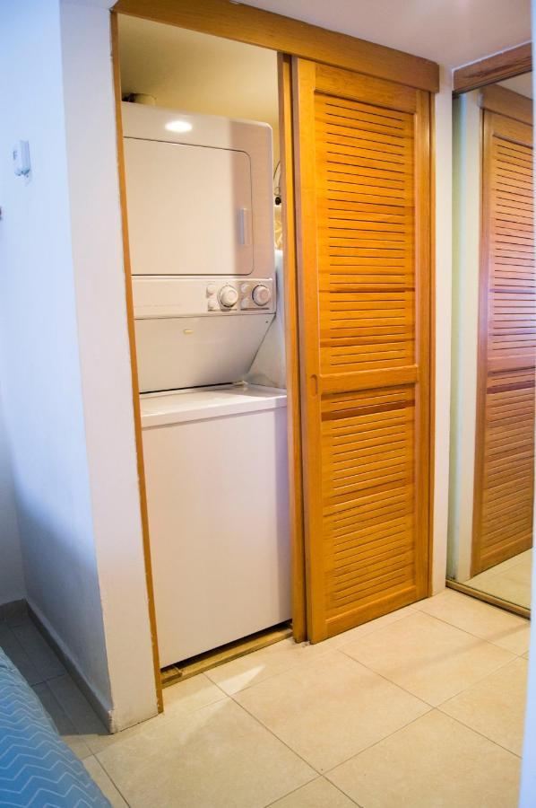 Cancun Beachfront Condo Екстер'єр фото