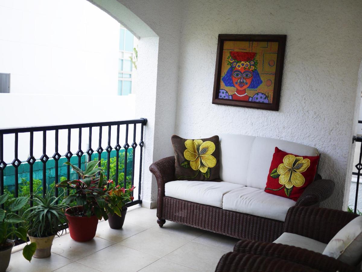 Cancun Beachfront Condo Екстер'єр фото