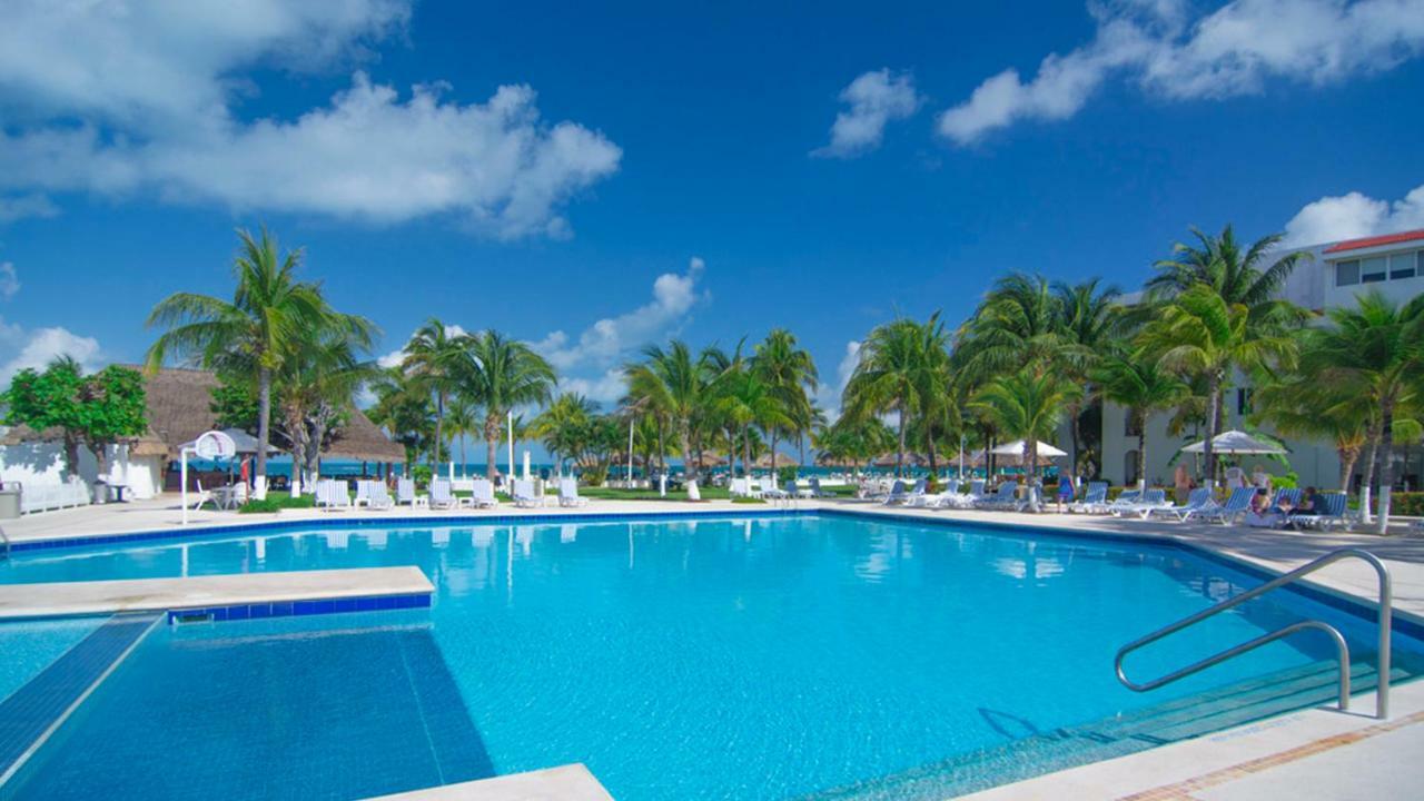 Cancun Beachfront Condo Екстер'єр фото