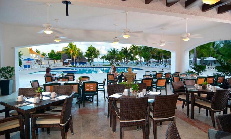 Cancun Beachfront Condo Екстер'єр фото