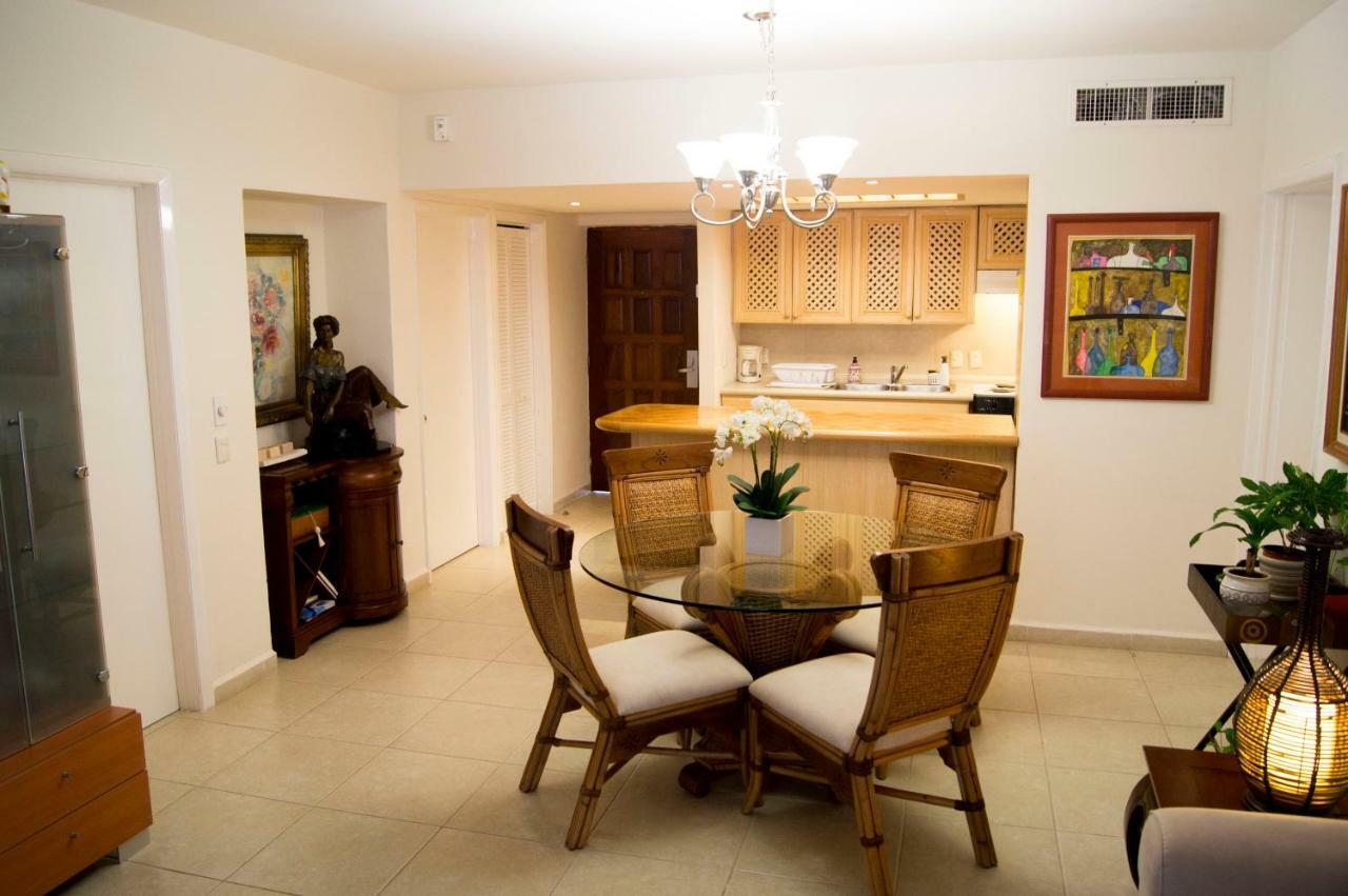 Cancun Beachfront Condo Екстер'єр фото